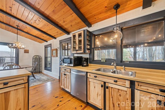 10 Zenith Drive, Waynesville, NC 28785