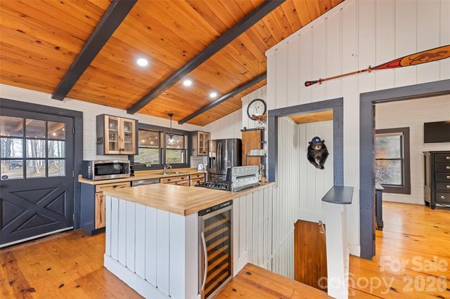 10 Zenith Drive, Waynesville, NC 28785