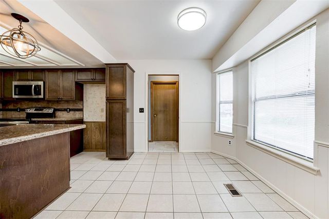 140 Oak Tree Lane, Midwest City, OK 73130