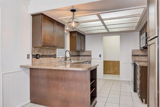 140 Oak Tree Lane, Midwest City, OK 73130