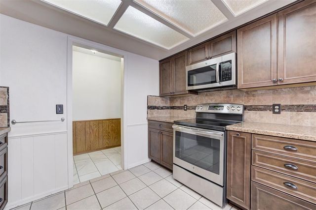 140 Oak Tree Lane, Midwest City, OK 73130