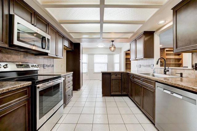 140 Oak Tree Lane, Midwest City, OK 73130