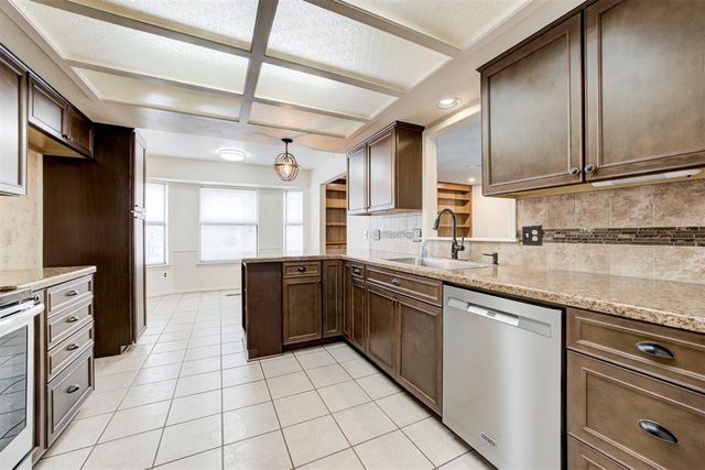 140 Oak Tree Lane, Midwest City, OK 73130