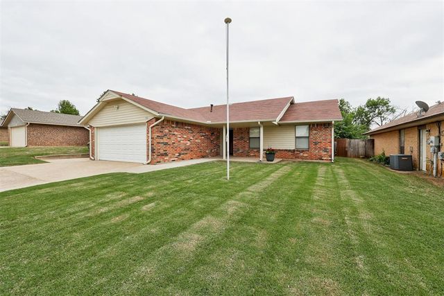 140 Oak Tree Lane, Midwest City, OK 73130