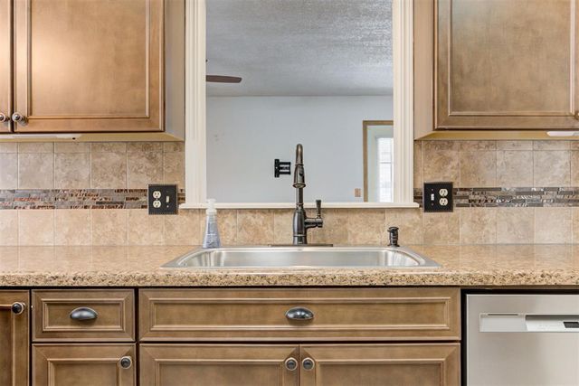 140 Oak Tree Lane, Midwest City, OK 73130