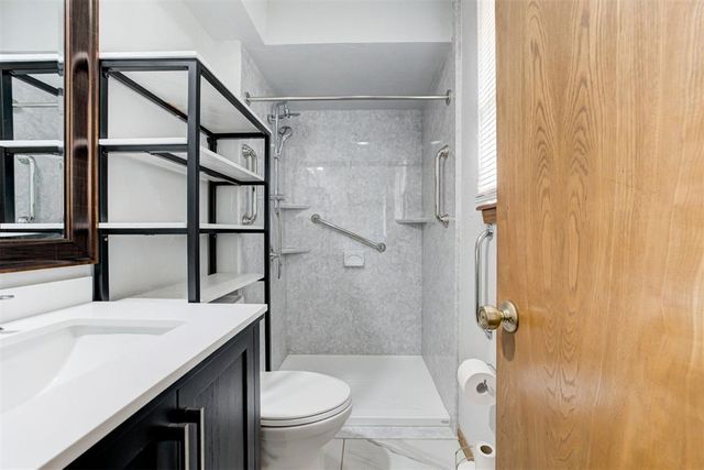 140 Oak Tree Lane, Midwest City, OK 73130