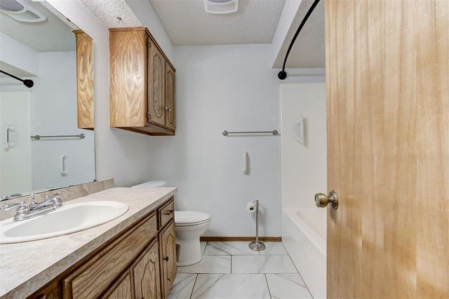 140 Oak Tree Lane, Midwest City, OK 73130