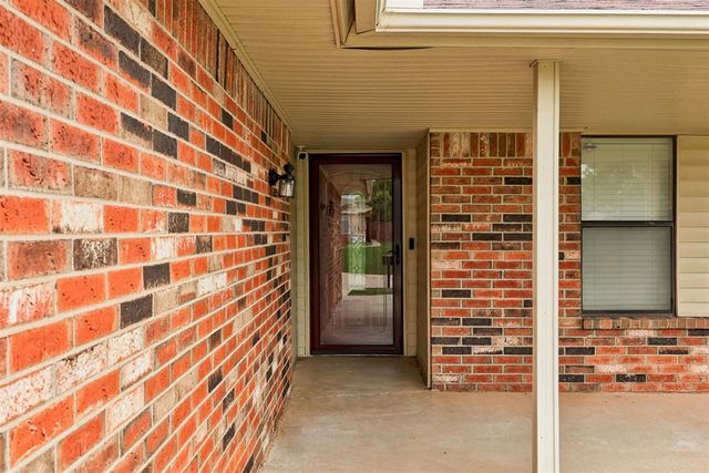 140 Oak Tree Lane, Midwest City, OK 73130