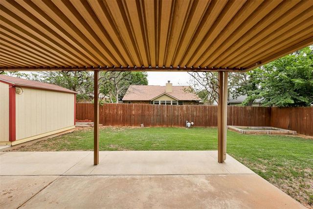 140 Oak Tree Lane, Midwest City, OK 73130