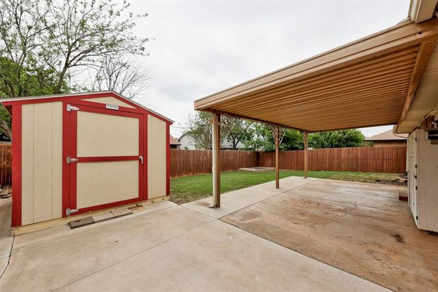 140 Oak Tree Lane, Midwest City, OK 73130