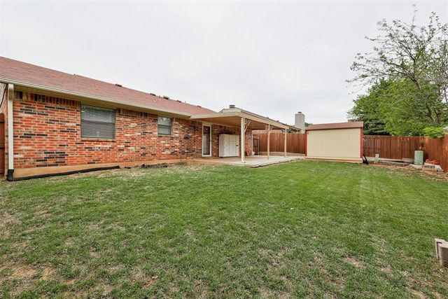 140 Oak Tree Lane, Midwest City, OK 73130