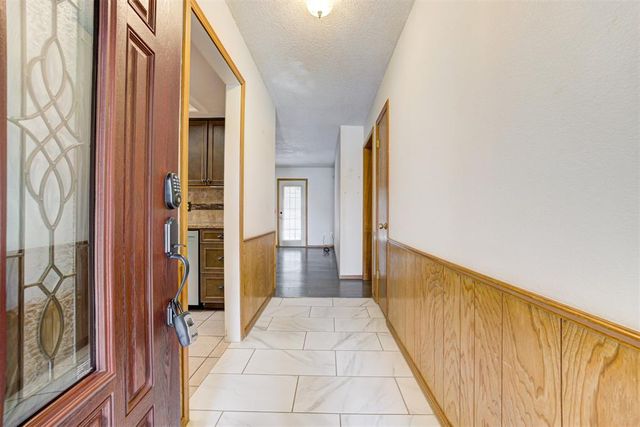 140 Oak Tree Lane, Midwest City, OK 73130