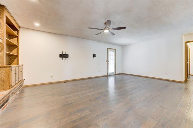 140 Oak Tree Lane, Midwest City, OK 73130