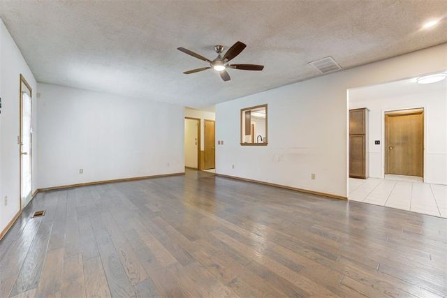 140 Oak Tree Lane, Midwest City, OK 73130