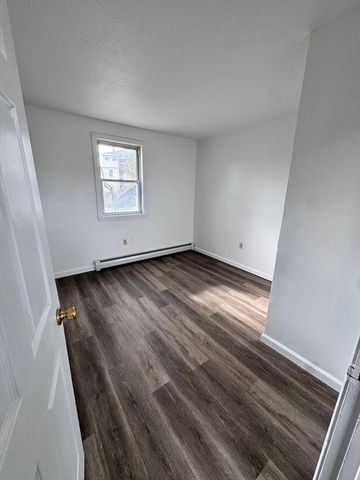 17 Bassett A, Lowell, MA 01852