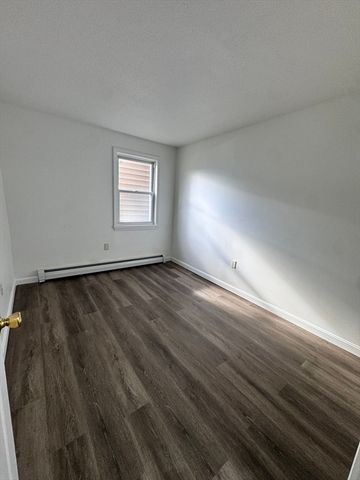 17 Bassett A, Lowell, MA 01852