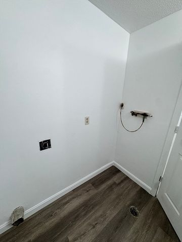 17 Bassett A, Lowell, MA 01852