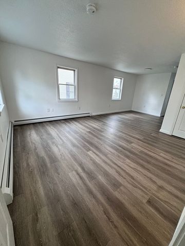 17 Bassett A, Lowell, MA 01852