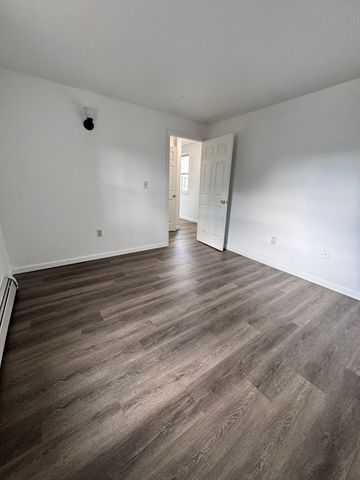 17 Bassett A, Lowell, MA 01852