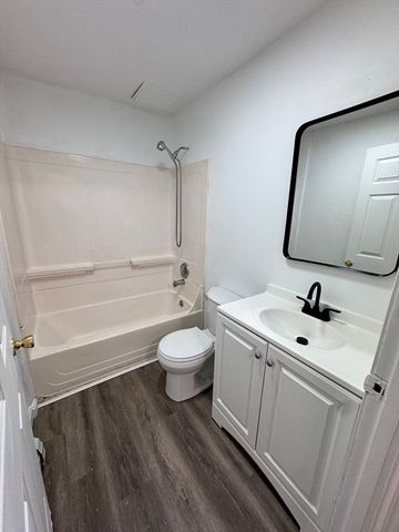 17 Bassett A, Lowell, MA 01852