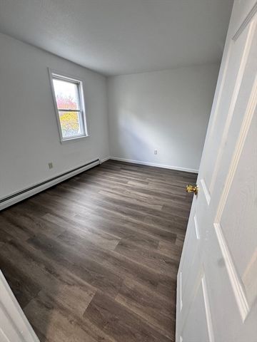 17 Bassett A, Lowell, MA 01852