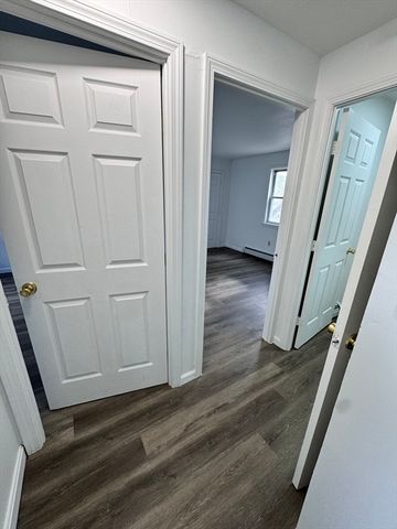 17 Bassett A, Lowell, MA 01852