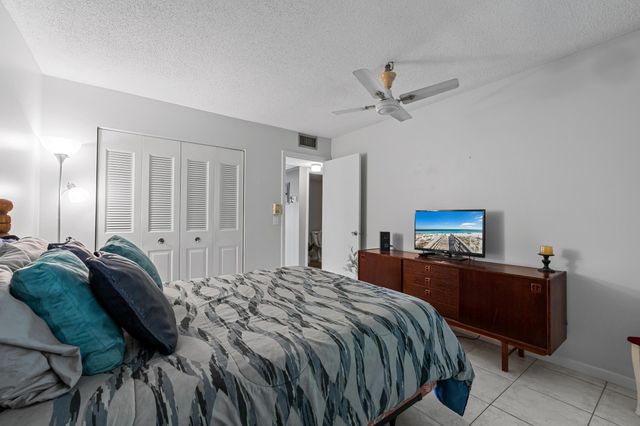 227 Dorchester J, West Palm Beach, FL 33417