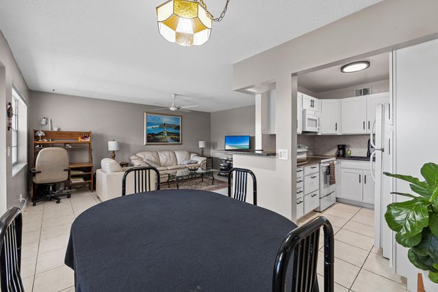 227 Dorchester J, West Palm Beach, FL 33417