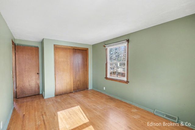 4732 Foxcroft Avenue NW, Comstock Park, MI 49321