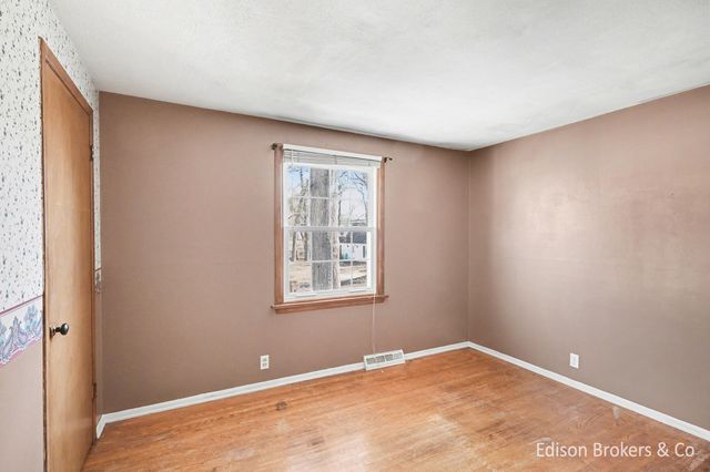 4732 Foxcroft Avenue NW, Comstock Park, MI 49321