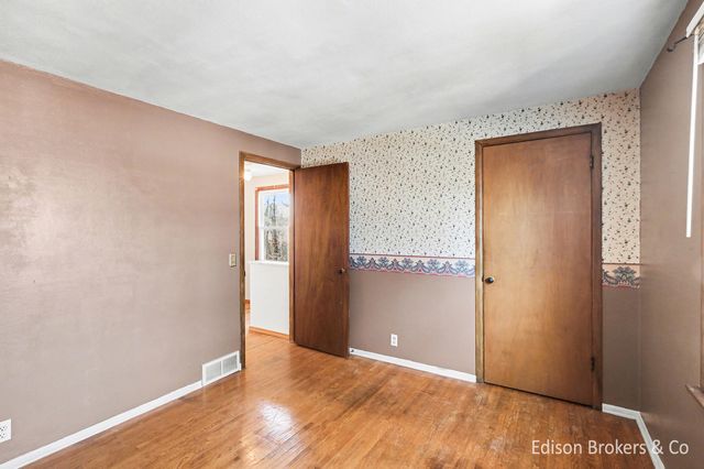 4732 Foxcroft Avenue NW, Comstock Park, MI 49321