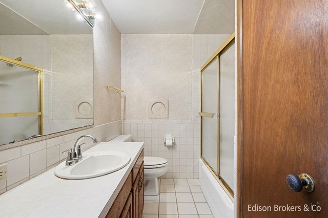 4732 Foxcroft Avenue NW, Comstock Park, MI 49321