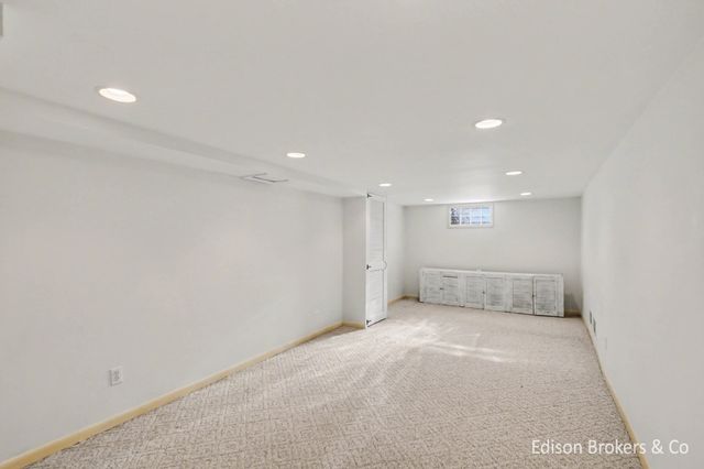 4732 Foxcroft Avenue NW, Comstock Park, MI 49321