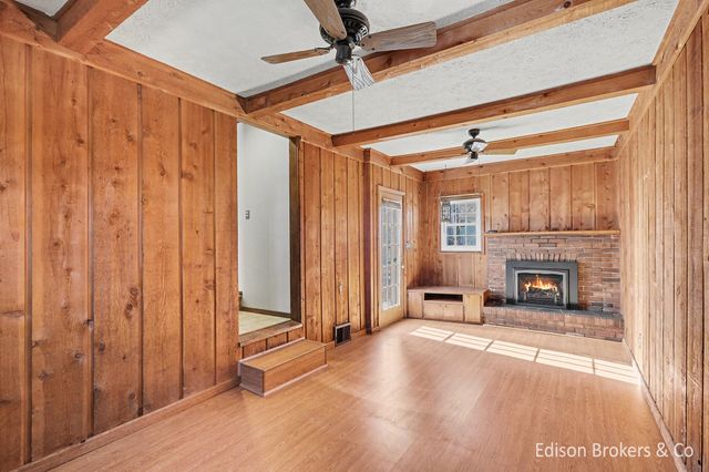 4732 Foxcroft Avenue NW, Comstock Park, MI 49321