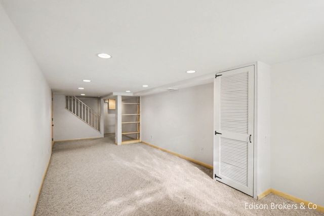 4732 Foxcroft Avenue NW, Comstock Park, MI 49321