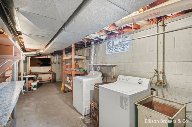 4732 Foxcroft Avenue NW, Comstock Park, MI 49321