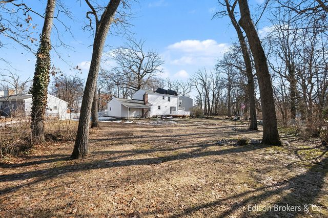 4732 Foxcroft Avenue NW, Comstock Park, MI 49321