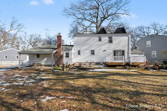 4732 Foxcroft Avenue NW, Comstock Park, MI 49321