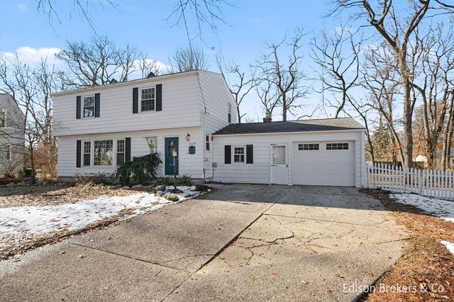 4732 Foxcroft Avenue NW, Comstock Park, MI 49321