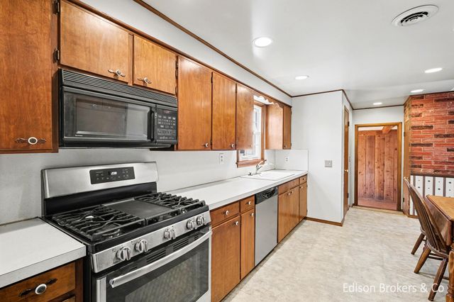 4732 Foxcroft Avenue NW, Comstock Park, MI 49321