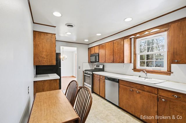 4732 Foxcroft Avenue NW, Comstock Park, MI 49321