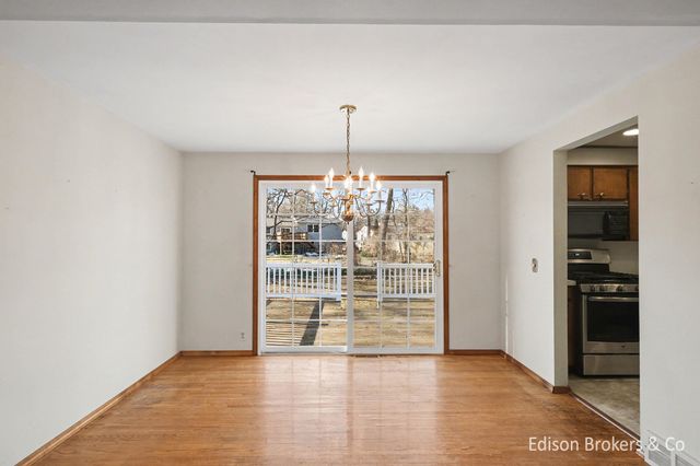 4732 Foxcroft Avenue NW, Comstock Park, MI 49321