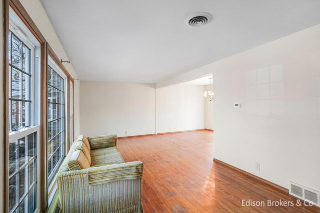 4732 Foxcroft Avenue NW, Comstock Park, MI 49321