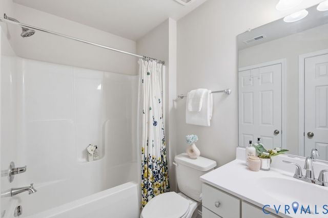 7033 Dunton Rd, Chesterfield, VA 23832