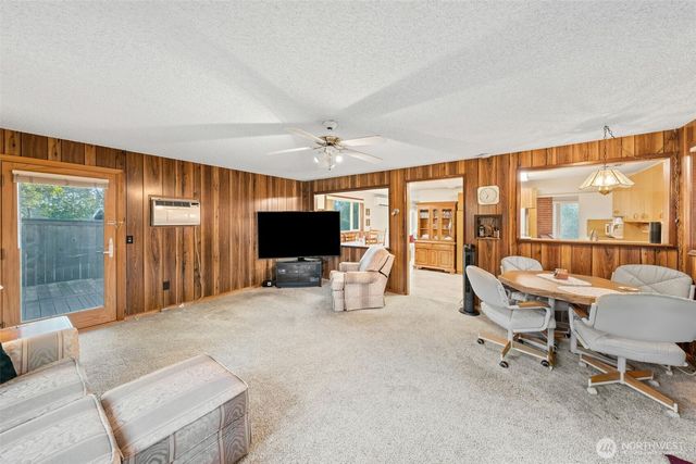 24 158th Place SE, Bellevue, WA 98008