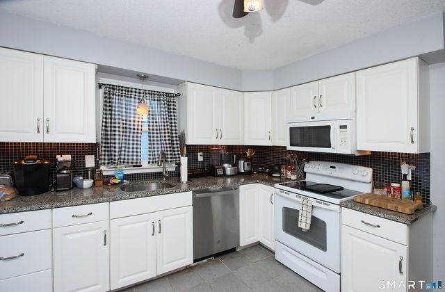 3 Whitlock Avenue, Bethel, CT 06801