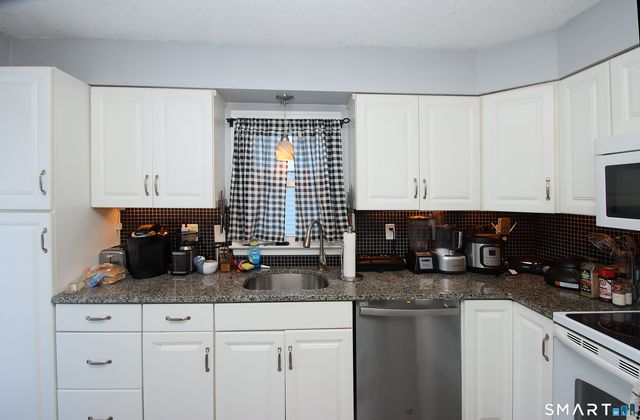 3 Whitlock Avenue, Bethel, CT 06801