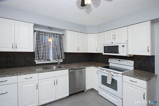 3 Whitlock Avenue, Bethel, CT 06801