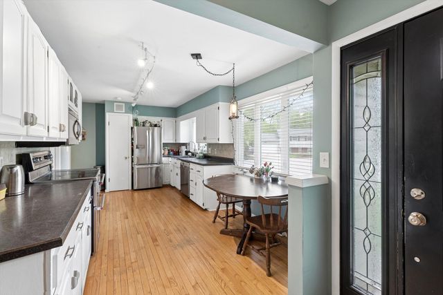 571 26th Avenue Court, East Moline, IL 61244