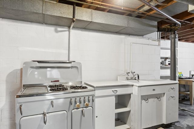571 26th Avenue Court, East Moline, IL 61244